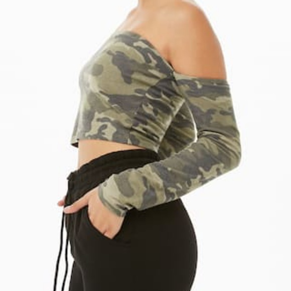 NWOT CAMOUFLAGE CROP TOP. NEW - Picture 2 of 5
